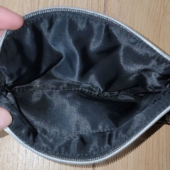 VICTORIA'S SECRET BLACK AND WHITE STRIPED "NEW YORK" WRISTLET - Picture 6 of 6